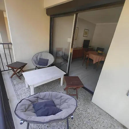 T4 Proche De La & Du Centre Apartamento