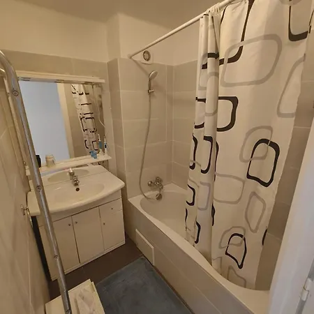 T4 Proche De La & Du Centre Apartamento *